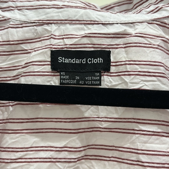 UO - Men’s crinkled button up - Picture 2 of 3